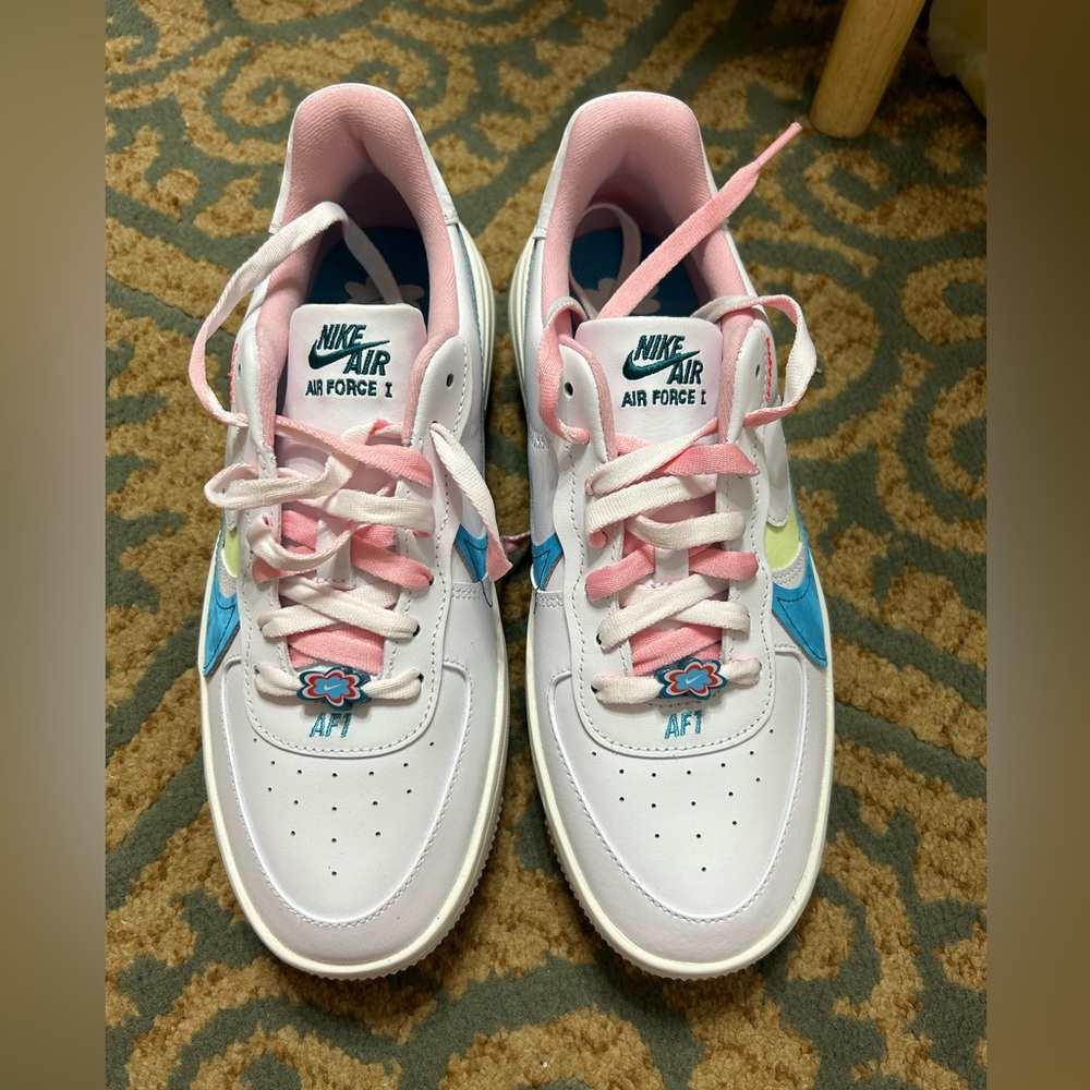 Nike Women White Pink Blue Floral Air Force 1 Low Sneakers